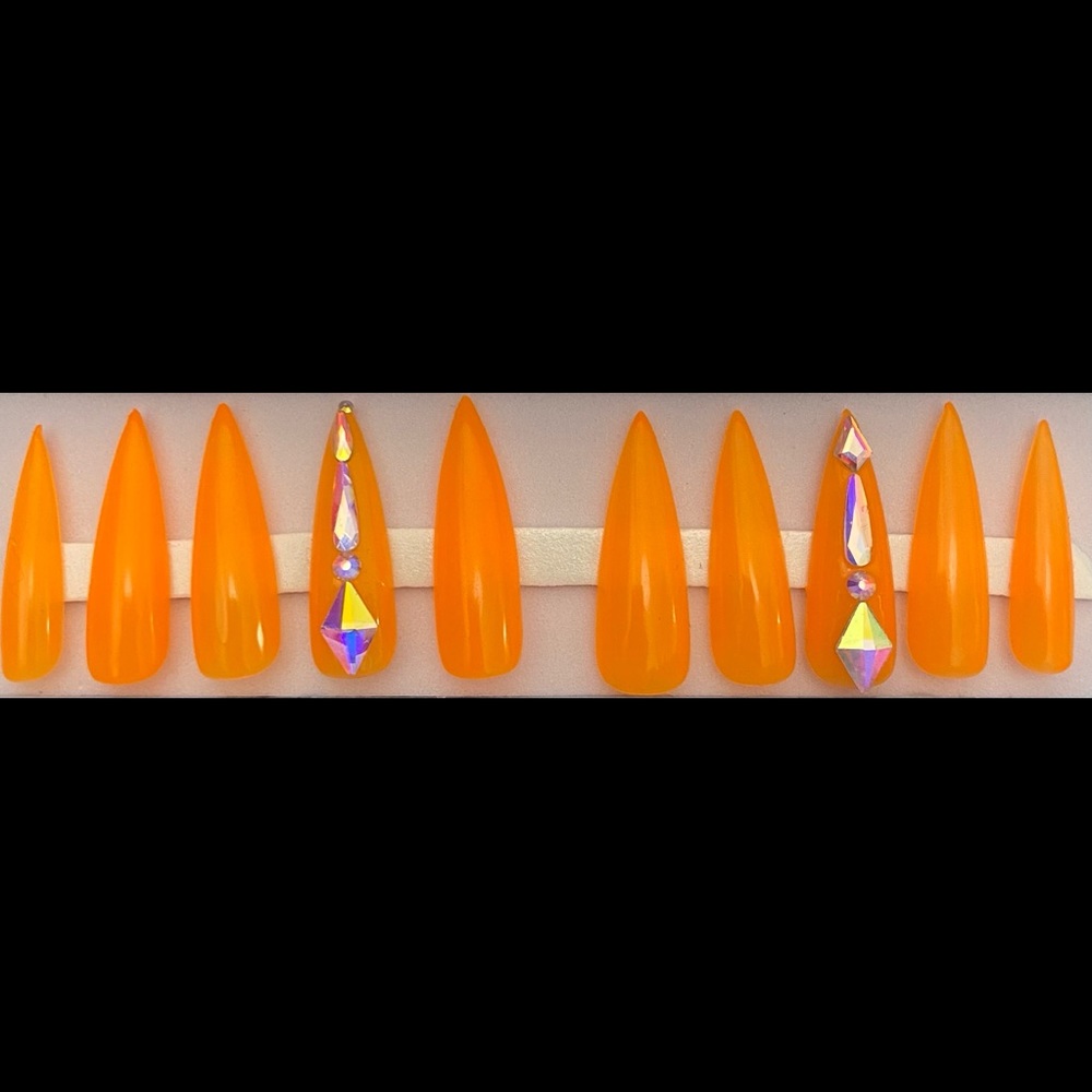 Press on nails